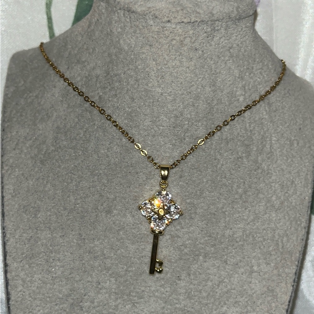 Clover Key White